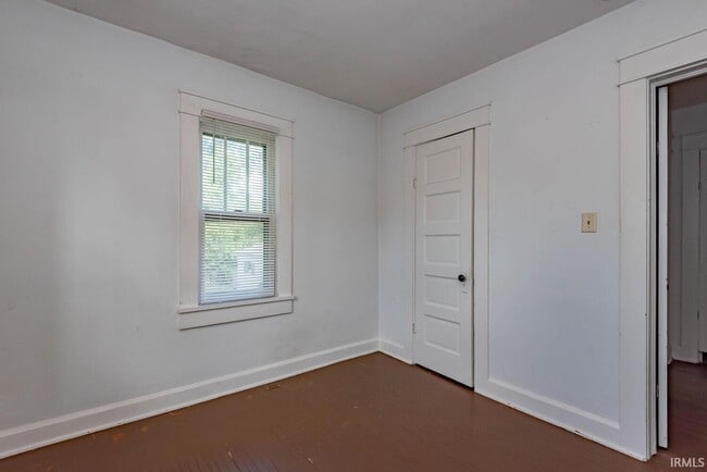 Building Photo - 204 N Clark St