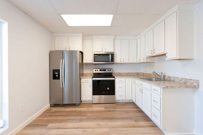 Building Photo - *** PET-FRIENDLY***1 BED/1 BATH***UPGRADED...