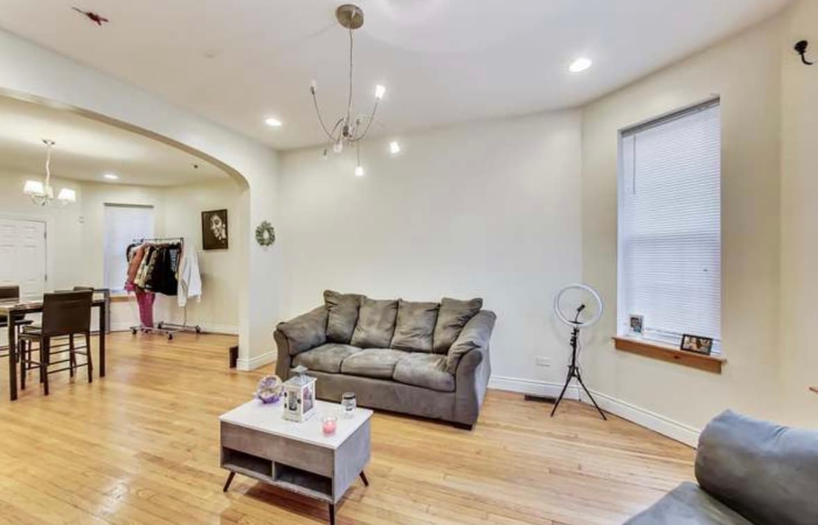 Primary Photo - 1039 N Lawndale Ave