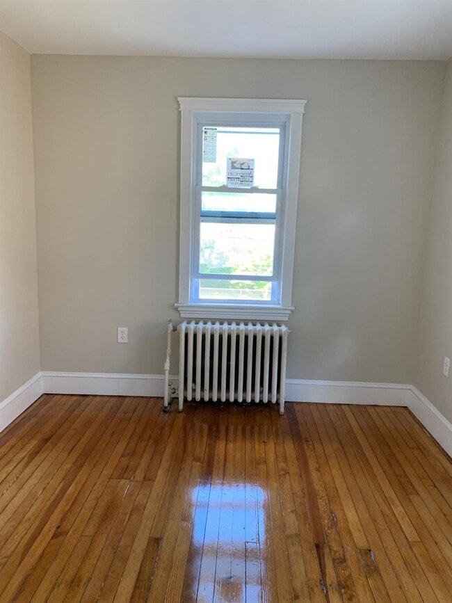 Building Photo - 92 Clove Rd