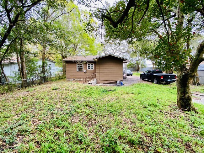 Foto del edificio - 2/1 Available at 5221 Broadway  - Fully Re...