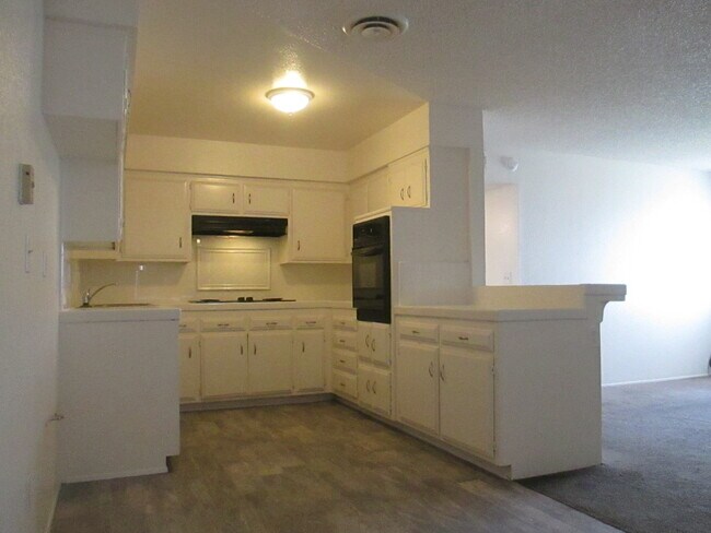 Foto del edificio - LAURELGLEN BLVD N. 7812 A - D