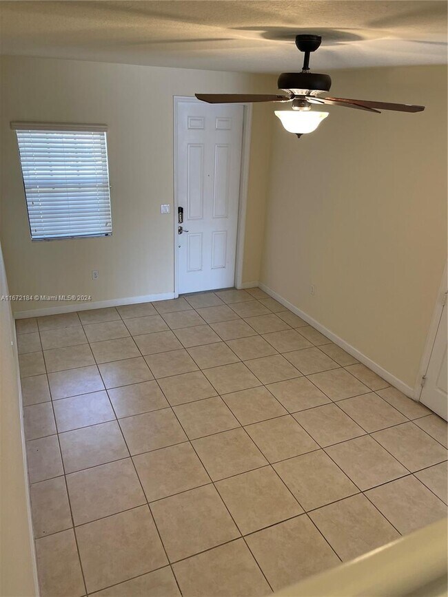 Foto del edificio - 3764 NE 3rd Ct