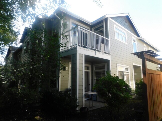 Building Photo - 530 241st Ln SE