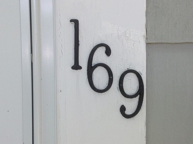 Building Photo - 169 Seaview Ave