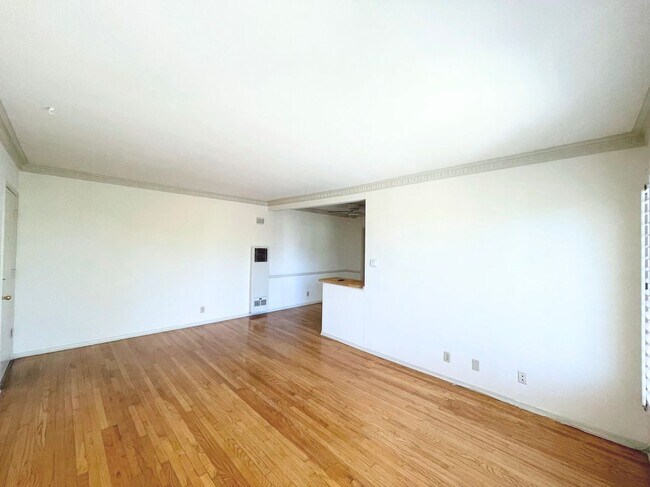Building Photo - 1547 Orange Grove Ave
