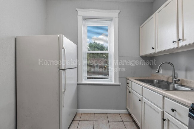 Building Photo - 2732 Utah St