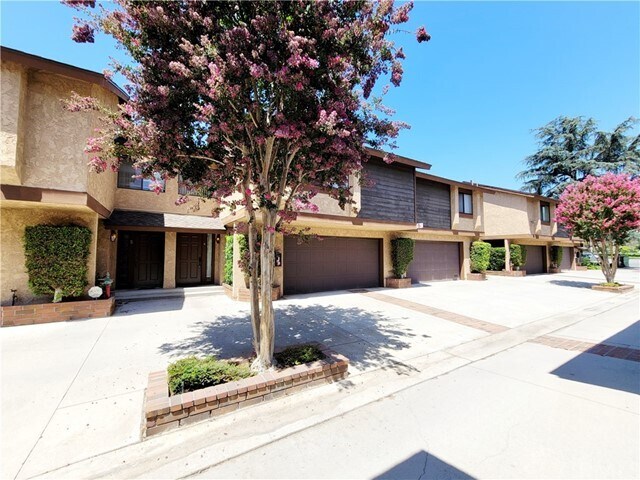 Foto del edificio - 642 W Huntington Dr