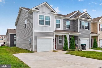 Building Photo - 184 College Dr