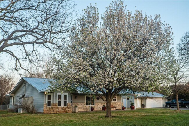 Building Photo - 701 Timber Ridge Rd