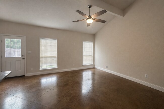 Foto del edificio - AVAILABLE NOW ; APPLY AT OUR WEBSITE!!!