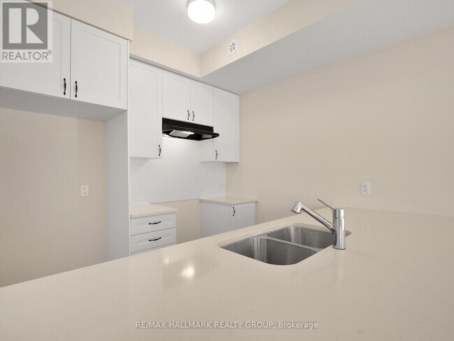 Building Photo - 420 Mishi Private