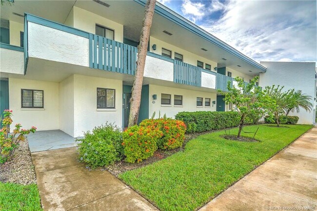 Foto del edificio - 175 SE St Lucie Blvd