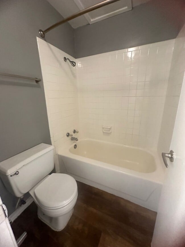 Building Photo - 1100 Millview Dr