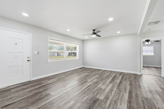 Foto del edificio - Beautiful Home in Largo - Spacious Backyard and Move-in ready! 3bed|2bath