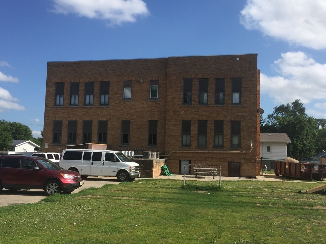 Primary Photo - Old School Apartments