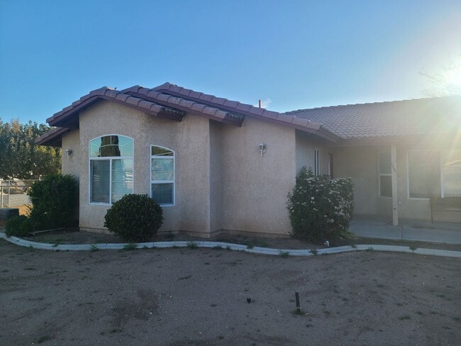 Building Photo - Amazing Hesperia Home