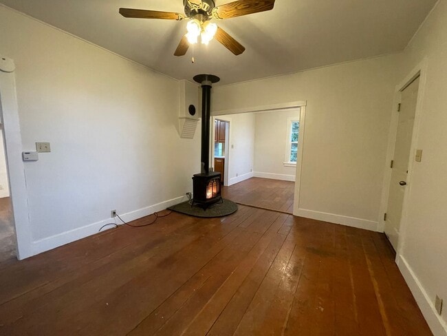 Building Photo - Charming and Cozy Home In Scenic North Whidbey