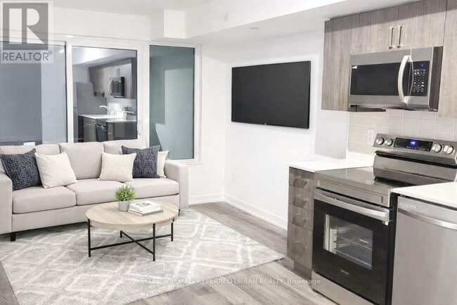 Building Photo - 1480 Bayly St