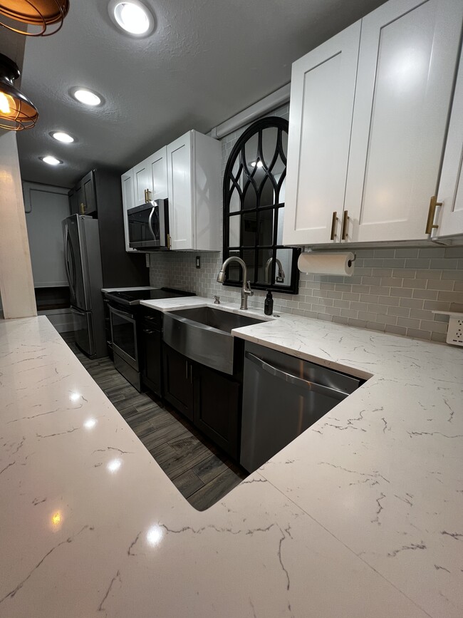 Kitchen - 1301 S Howard Ave