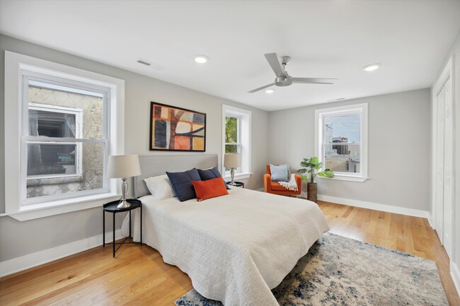 Foto del edificio - 2827 W Girard Ave