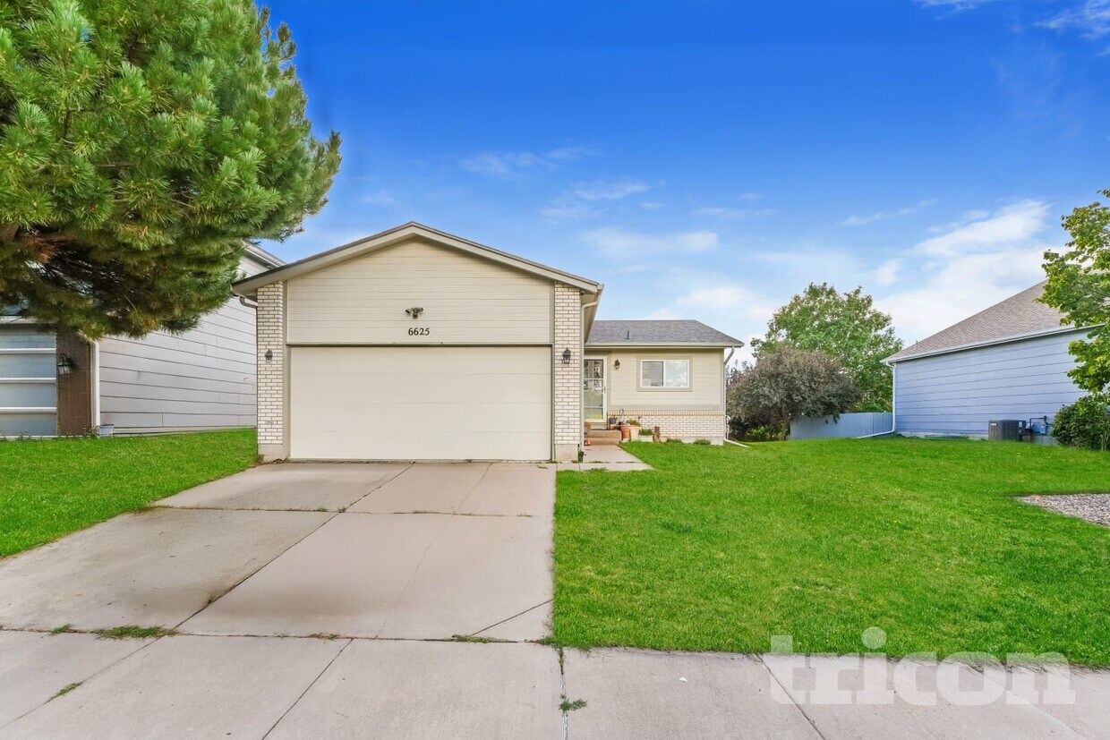 Primary Photo - 6625 Bear Tooth Dr