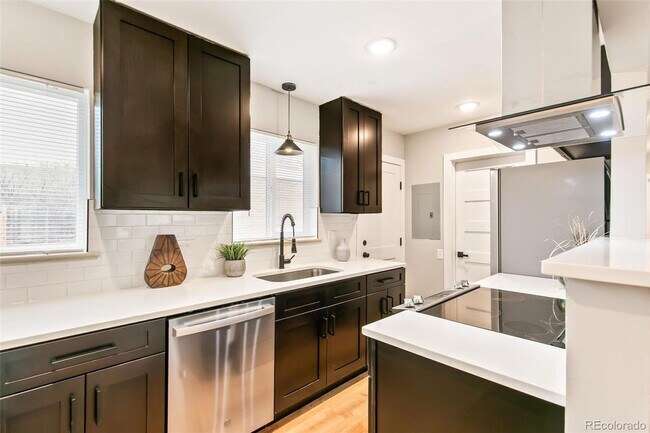 Foto del edificio - 878-880 Glencoe St