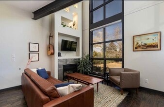 Building Photo - 1212 13 Av SW