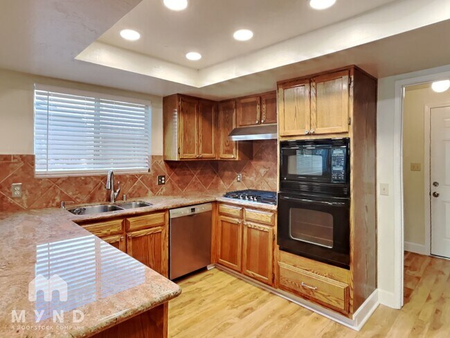 Building Photo - 3337 Montezuma Way