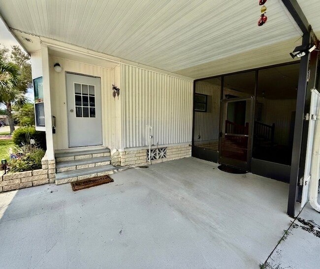 Building Photo - 2140 Pebble Beach Blvd