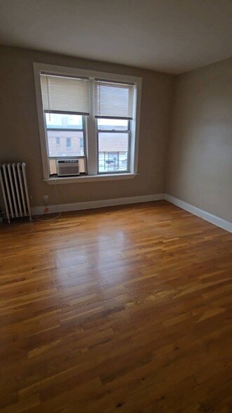 Foto del edificio - 39-19 62nd St