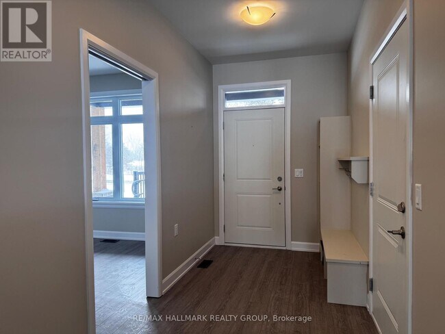 Building Photo - 1547 Flanders Rd