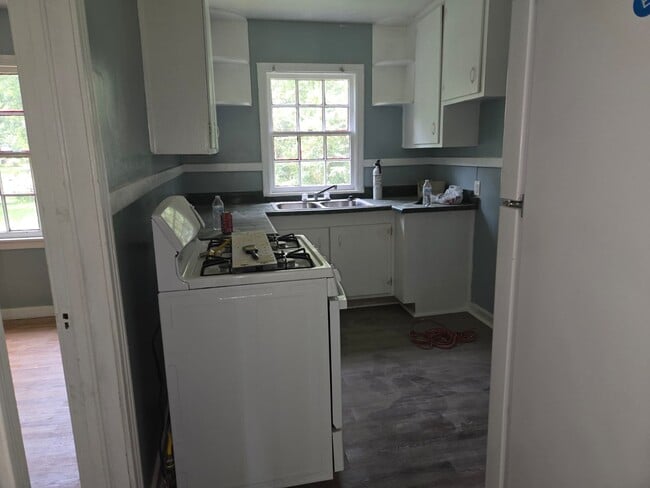 Building Photo - 422 Cooper Rd