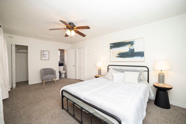 Foto del edificio - 102 Lovera Blvd