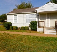 Building Photo - 1165 NW Ozmun Ave