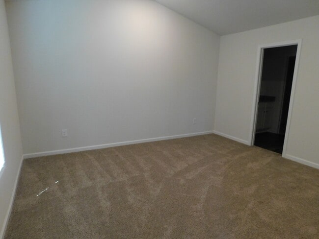 Building Photo - 228 Sundew Rd