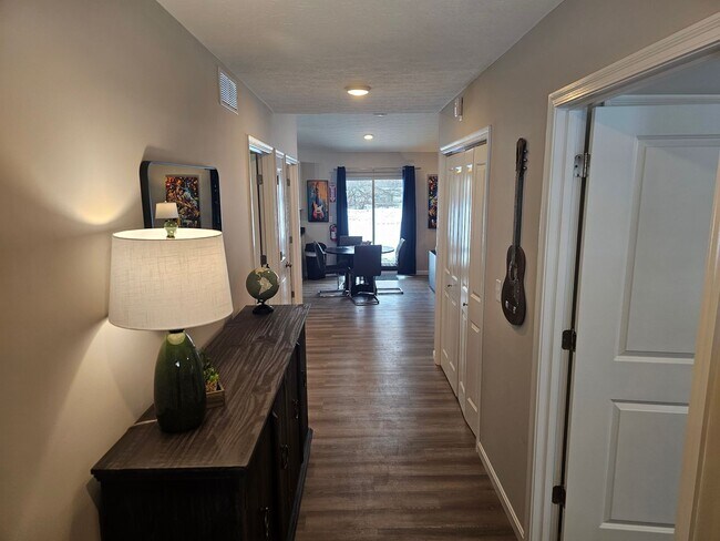 Building Photo - 814 Pierson Rd