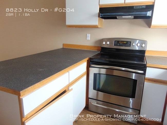 Building Photo - 8823 Holly Dr