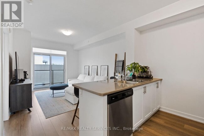 Building Photo - 5055 Greenlane