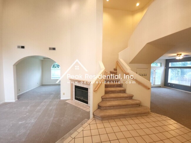 Building Photo - A Gorgeous 4bd/3ba Fair Oaks House with 3-...
