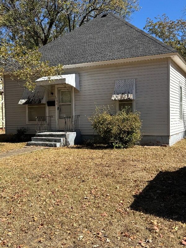 Primary Photo - 2024 S Hooker St