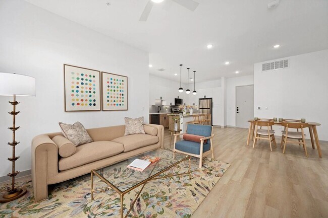 Foto del edificio - 7905 McKinney Falls Pkwy