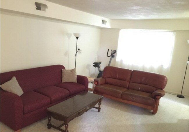 comedor_2 - 1121 W Aaron Dr