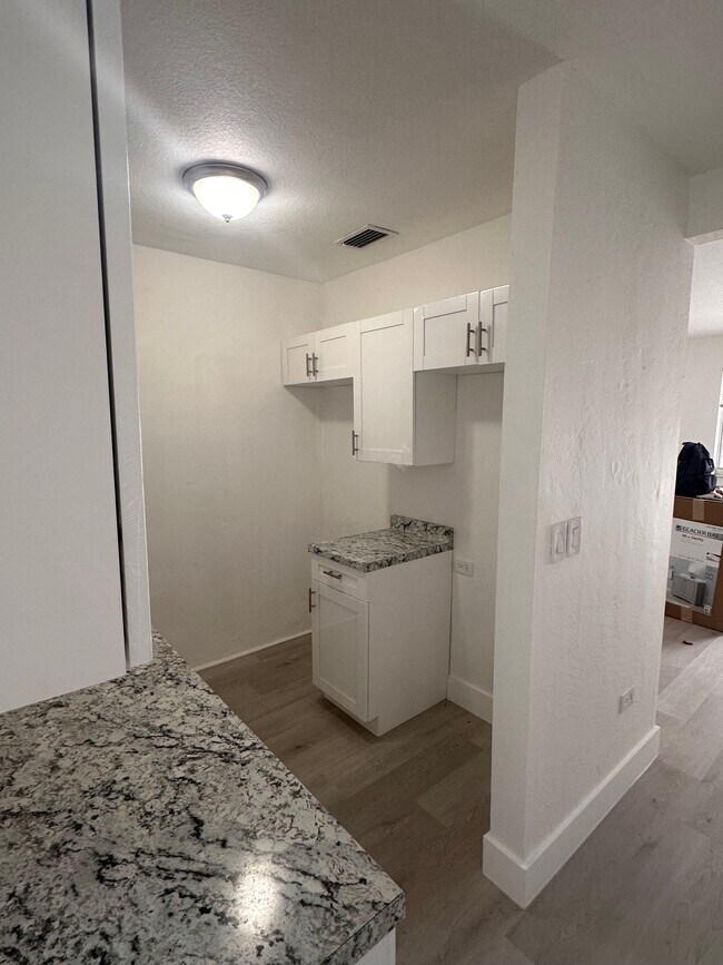 Foto del edificio - 121 NW 68th Ave