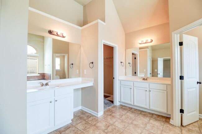 Foto del edificio - 726 Old Indian Camp Rd