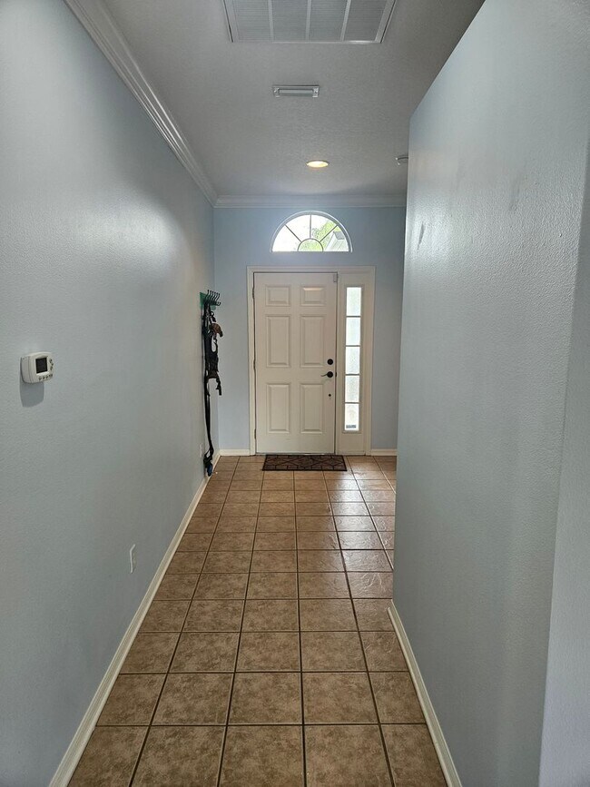 Foto del edificio - "Move in with a 12-month lease starting No...