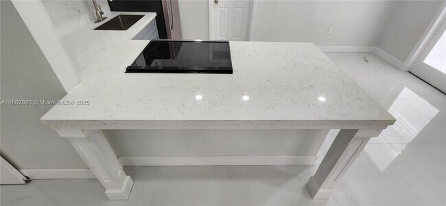 Foto del edificio - 830 NE 143rd St