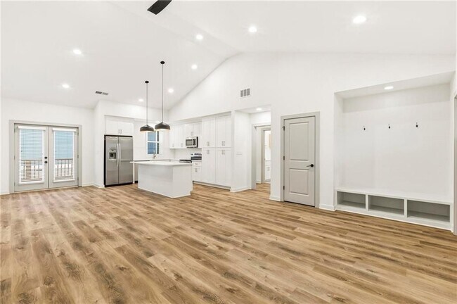 Foto del edificio - 129 Hilltop Dr SW