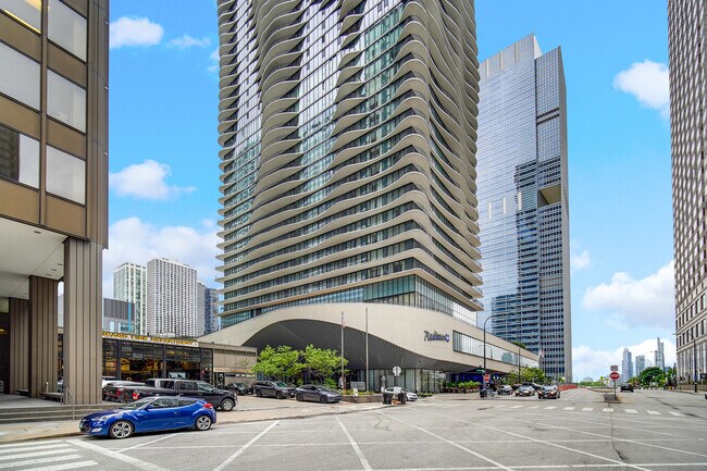 Foto del edificio - 225 N Columbus Dr