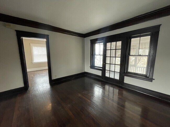 Building Photo - 920 E 41st St